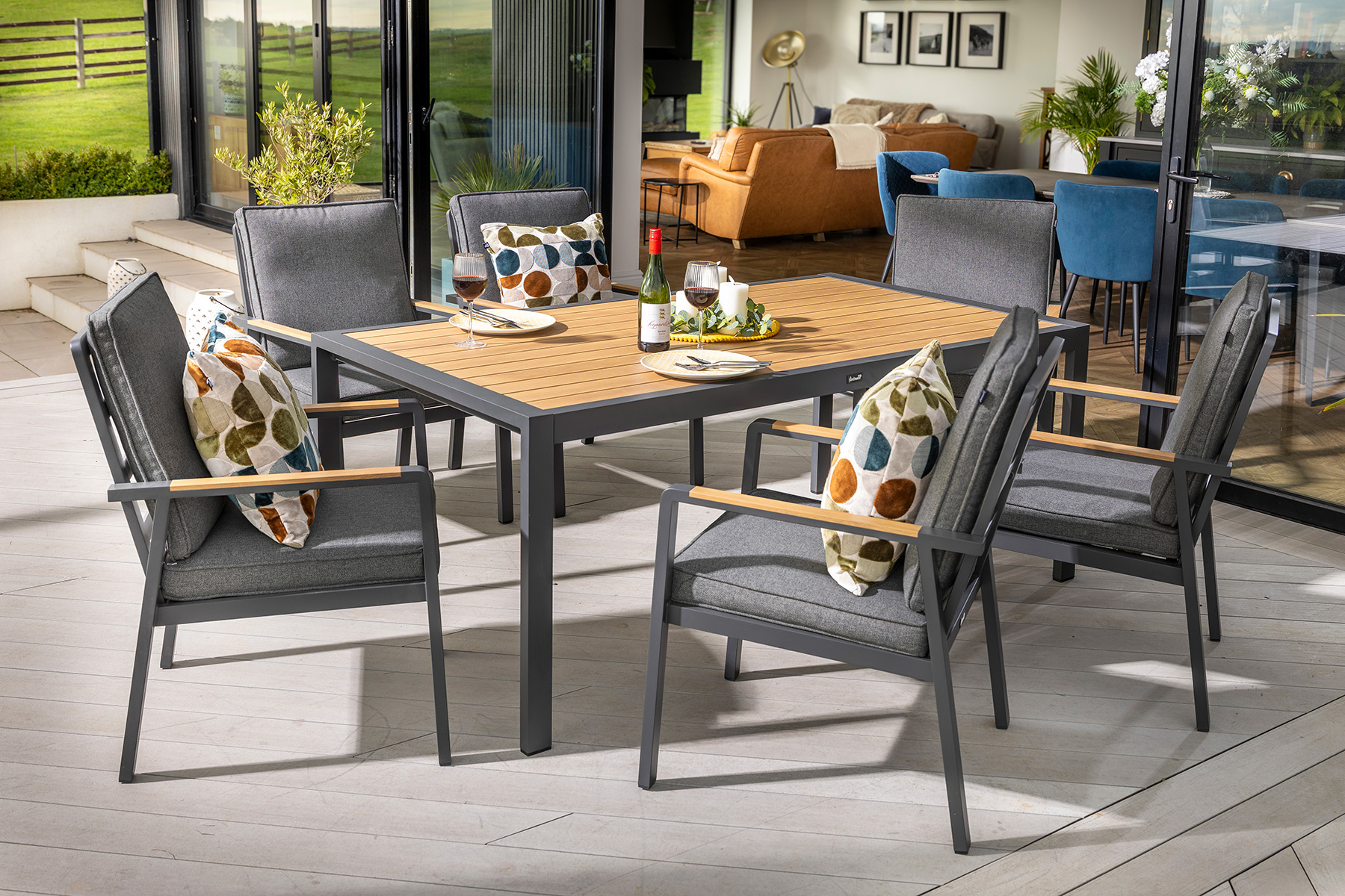 Sonas 6 Seat Dining Set